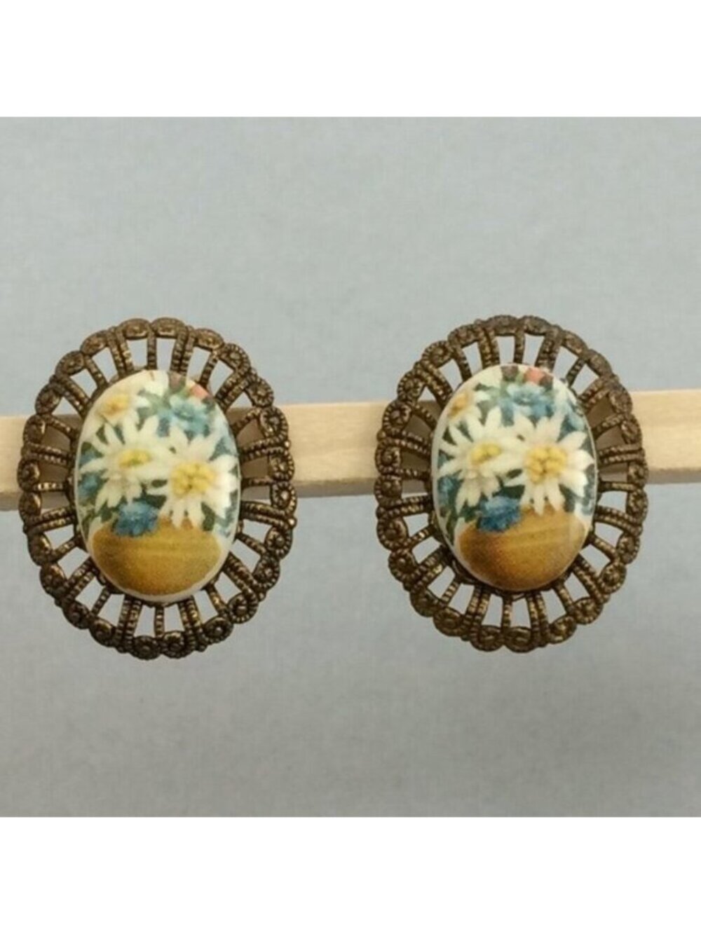 Daisy Flowers Filigree Framed Cabachon Clip On Earrings Oval Cottagecore Granny